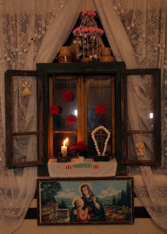 OTVOREN ČETRNAESTI ADVENTSKI PROZOR U DRUŠTVENOM DOMU MODROVEC